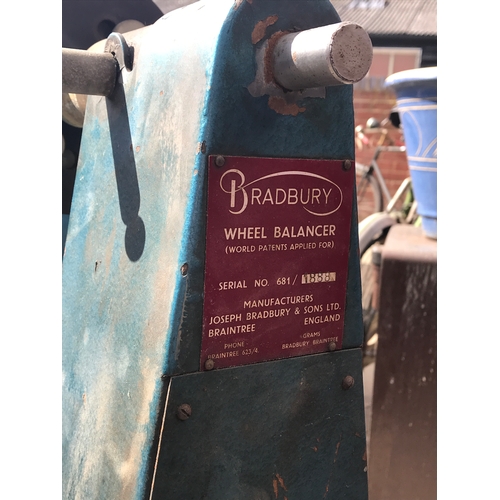 1a - Bradbury (of Braintree) Wheel balancer with instructions and original receipt together with a wheel ... 