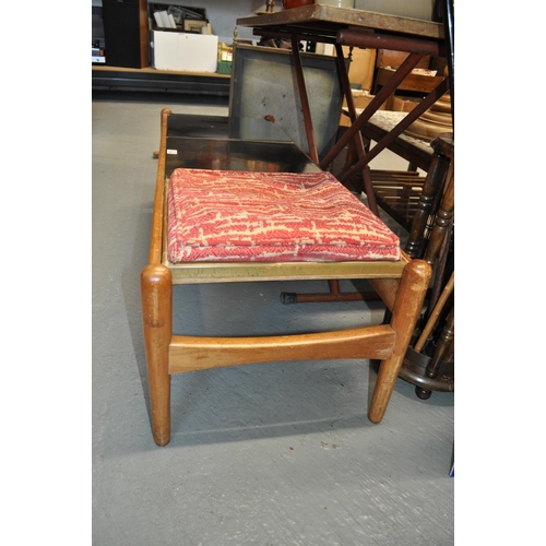 104 - A retro reversible table/seat/footrest