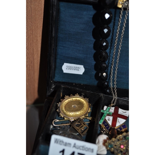 147 - A jewellery box (with key) containing antique and vintage jewellery items including gold and silver