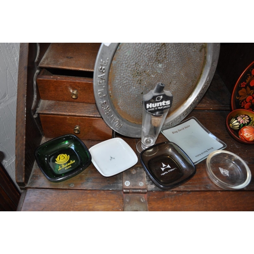 18 - Breweriana items consisting a 'Player’s Please' serving tray with a mixture of ashtrays