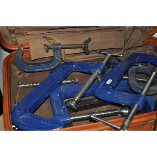 57 - A case containing a bundle of G clamps in various sizes, including makers Record, Mallbable, Silver-... 