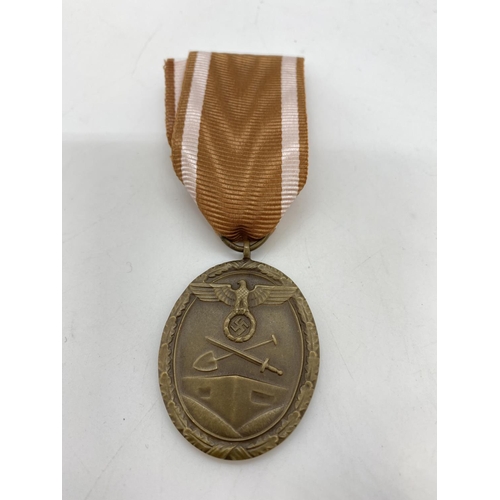 61 - German WW2 Westwall medal 