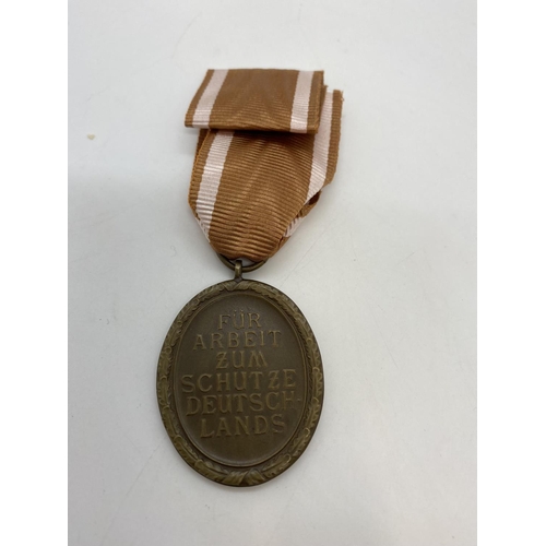 61 - German WW2 Westwall medal 