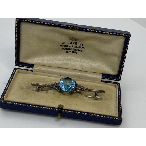 135 - Vintage silver and blue stone (possibly topaz) brooch, sterling silver, in presentation box