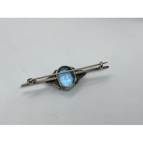 135 - Vintage silver and blue stone (possibly topaz) brooch, sterling silver, in presentation box