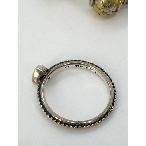 239 - A mixture of jewellery items consisting of 18ct yellow gold band with diamond ring hallmarked Links ... 