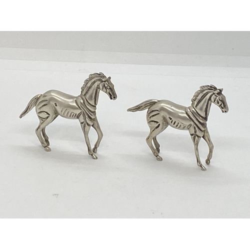 273 - A pair of silver horse figures, approx combined gross weight 180g