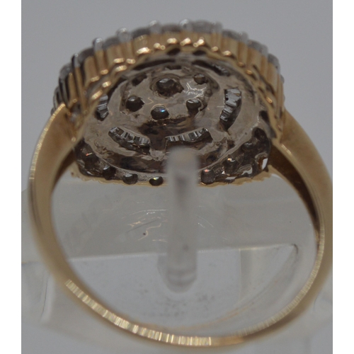 113 - 9ct gold diamond cluster ring with a radiating circular design of varying cut diamonds of approx 2ct... 