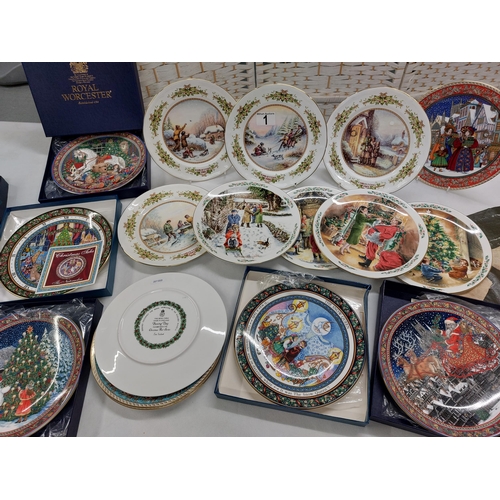 1 - A quantity of Christmas themed plates including Royal Worcester (x9), Royal Doulton (x4), Aynsley (x... 