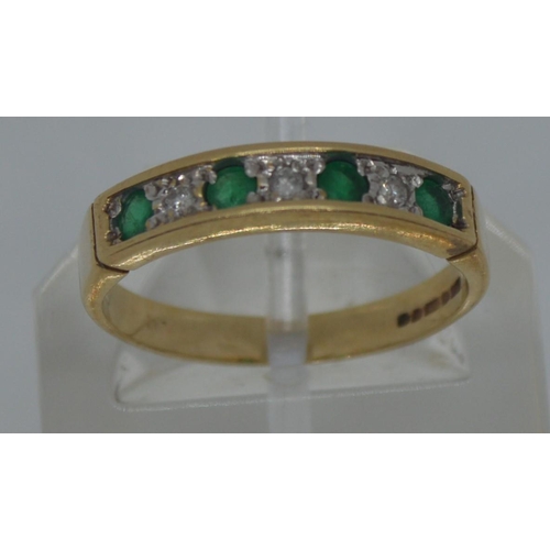 121 - A 9ct yellow gold diamond and emerald half eternity ring, hallmarked 375 Birmingham, approx size L