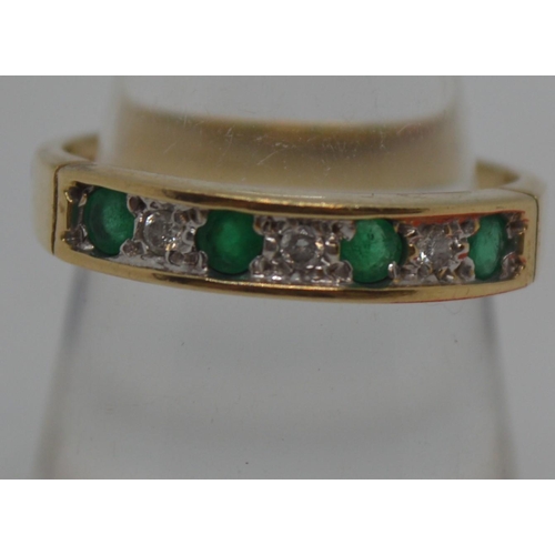 121 - A 9ct yellow gold diamond and emerald half eternity ring, hallmarked 375 Birmingham, approx size L