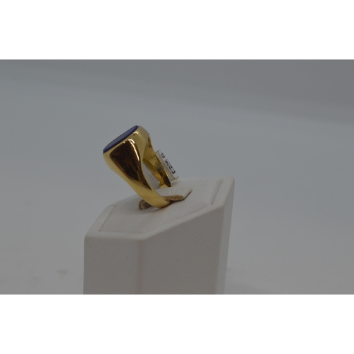 180 - 18ct yellow gold lapis signet ring, approx size Q. hallmark worn. Approx gross weight 10g. This item... 