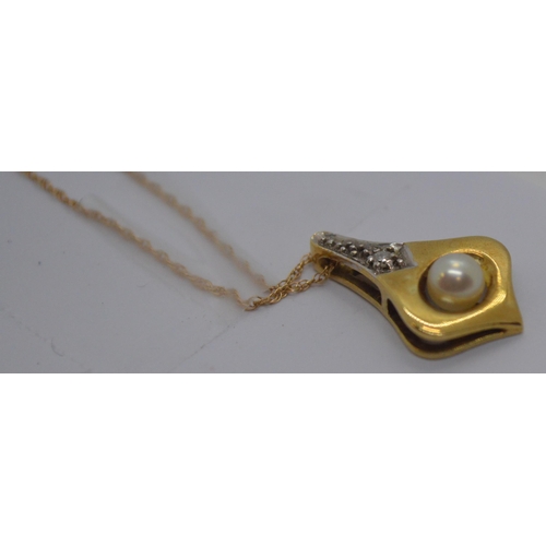 40 - A 14ct yellow gold pendant with Pearl and diamond, stamped 585 with gold chain  marked ZRT 10K