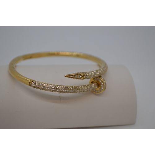 145 - 18ct yellow gold hinged bracelet featuring approx 3.75ct diamonds set into the bangle, approx gross ... 