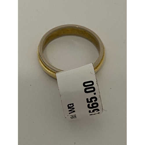 181 - 18ct gold band ring of rib design, approx size M, approx gross weight 4.5g.  This item has been cons... 