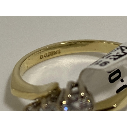 200 - 18k yellow gold 0.60ct diamond ring featuring three diamonds in an unusual design. Hallmarked 750 Lo... 