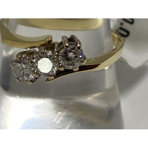 200 - 18k yellow gold 0.60ct diamond ring featuring three diamonds in an unusual design. Hallmarked 750 Lo... 