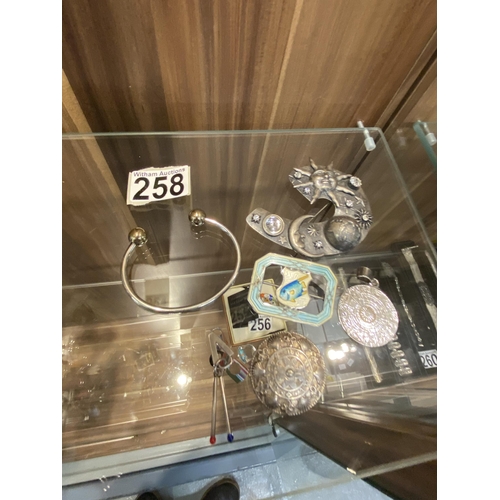 258 - Six items: Bermuda Sterling and enamel brooch, a Mondial BRM bangle, a Kelt brooch, a Sezgin 925 zod... 