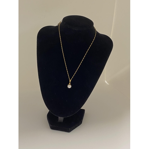 65 - 18k gold pearl pendant on 18ct gold chain