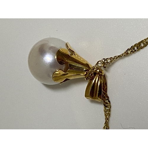 65 - 18k gold pearl pendant on 18ct gold chain