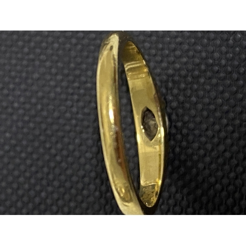 98 - 18ct yellow gold elongated design diamond ring (0.31ct) , unusual setting. Approx size J, approx gro... 