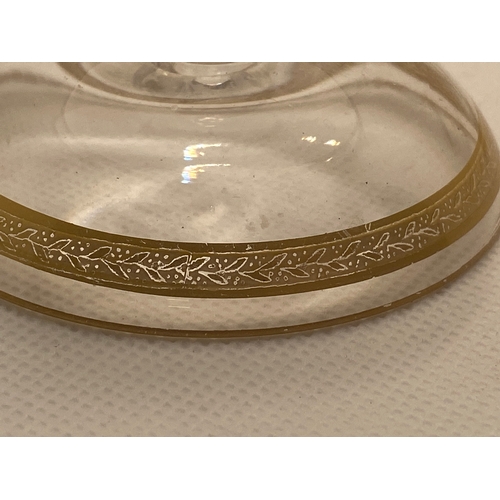 279 - Vintage glass dishes with gold coloured detailing, possibly for oysters, approx height 3.7cm, max wi... 