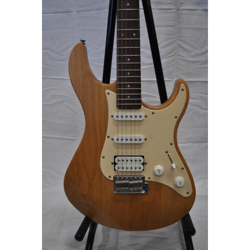 173 - Yamaha Pacifica 112 solid natural tone wood body electric guitar