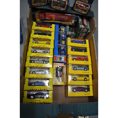 220 - A quantity of boxed model vehicles from different manufacturers including Maisto supercar collection... 