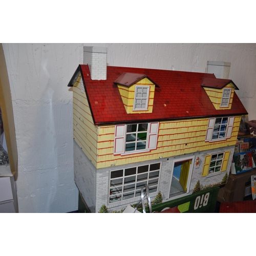 246 - Retro tin plate Doll's house