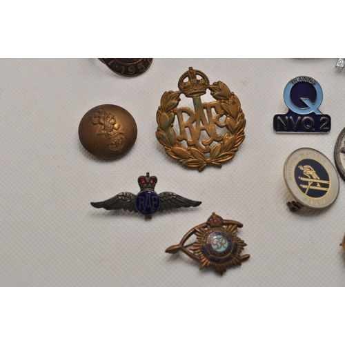 70 - A mixture of badges and buttons including RAF silver sweetheart pin badge (marked Silver), GPO/Post ... 