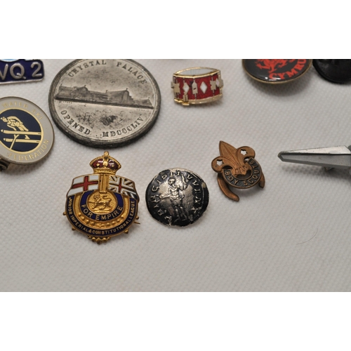 70 - A mixture of badges and buttons including RAF silver sweetheart pin badge (marked Silver), GPO/Post ... 