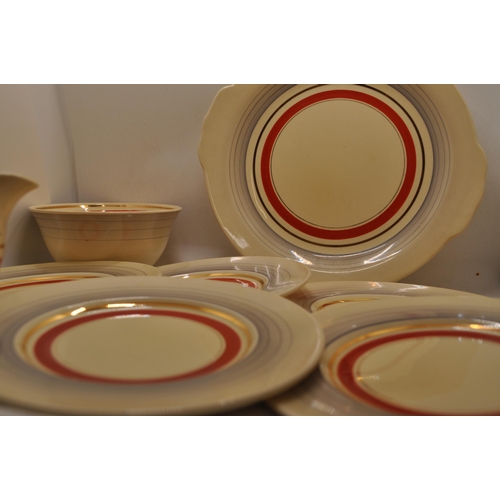 91 - Clarice Cliff Newport Pottery collection tableware items