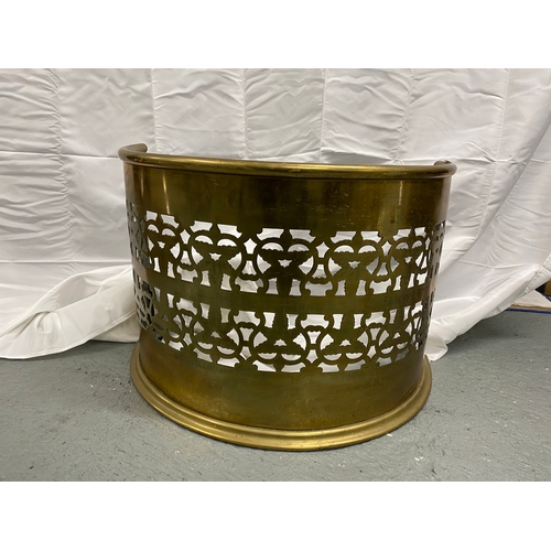 120 - Antique brass fender in curved design.