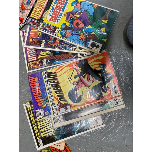 44 - A selection of comics to include Marvel Daredevil 192,193, 194, 195, 216, 217, 218, 219 (in clear sl... 