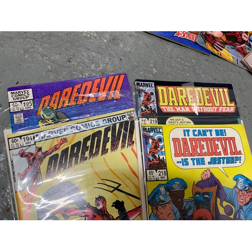 44 - A selection of comics to include Marvel Daredevil 192,193, 194, 195, 216, 217, 218, 219 (in clear sl... 