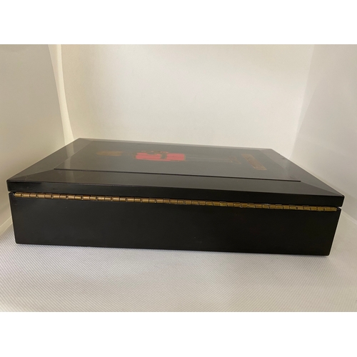 225A - An American hinged box with removable inner tray, with Buckingham Palace Guard London design to lid,... 