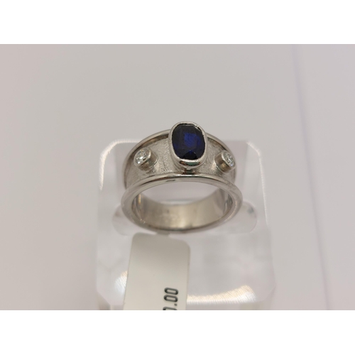 39 - Designer 18ct white gold templar ring with sapphire and diamonds, approx size I/J, hallmarked