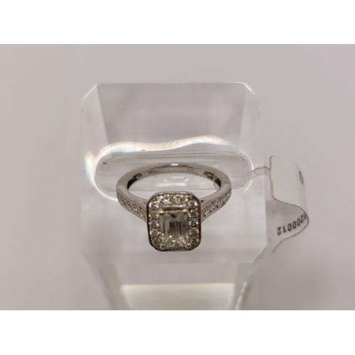 77 - 18ct white gold diamond Ring  approx size G/H  x28 smaller stones .(approx 40ct) surrounding central... 