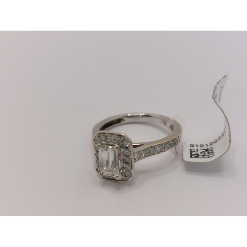 77 - 18ct white gold diamond Ring  approx size G/H  x28 smaller stones .(approx 40ct) surrounding central... 