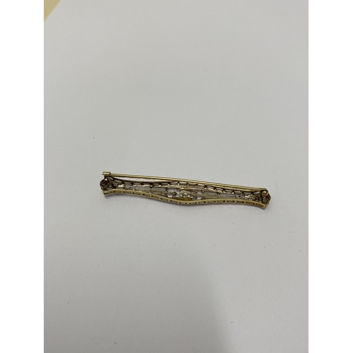 112 - 18ct gold art deco diamond set bar brooch approx 0.10ct, overall length 2.5, approx gross weight 5.2... 