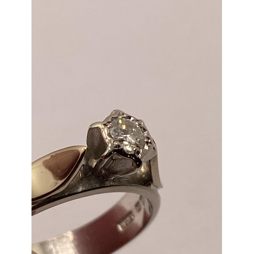 231 - 18ct white gold ring with diamond solitaire, hallmarked London 750, approx size L