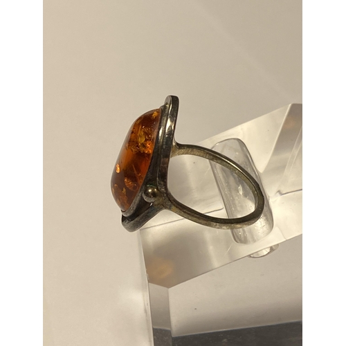 241 - A silver set amber cabochon ring, stamped 925, approx size L