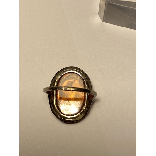 241 - A silver set amber cabochon ring, stamped 925, approx size L