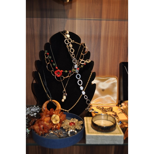 125 - A mixture of costume jewellery to including solid silver bangle and  vintage necklace with purple st... 