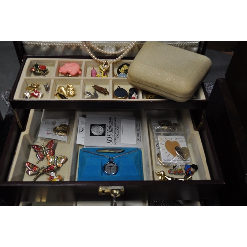 138 - Two jewellery boxes with contents to include silver ring, gold hoop earrings, with badges and brooch... 