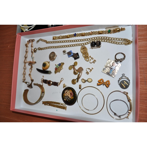 140 - A quantity of jewellery items to include cuff links, necklaces, bracelets, pin brooches etc. contain... 