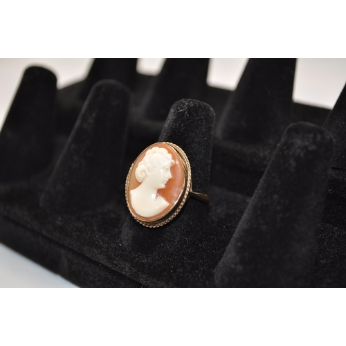 165 - 9ct yellow gold Cameo ring and stud earrings set, marked 9ct, size P