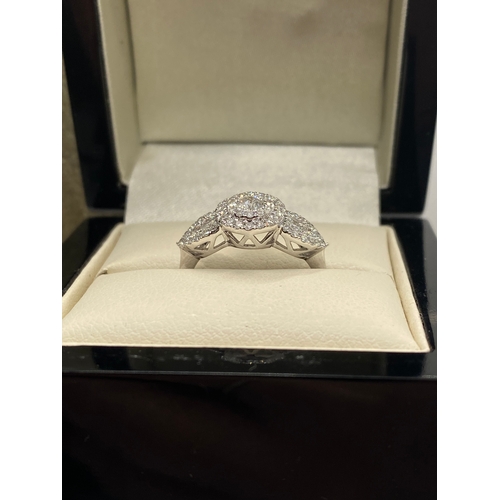 251 - 18ct white gold diamond ring brilliant cut, 0.80cts, clarity VS, Colour E-F.  Hallmarked 18ct. Appro... 