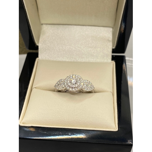 251 - 18ct white gold diamond ring brilliant cut, 0.80cts, clarity VS, Colour E-F.  Hallmarked 18ct. Appro... 