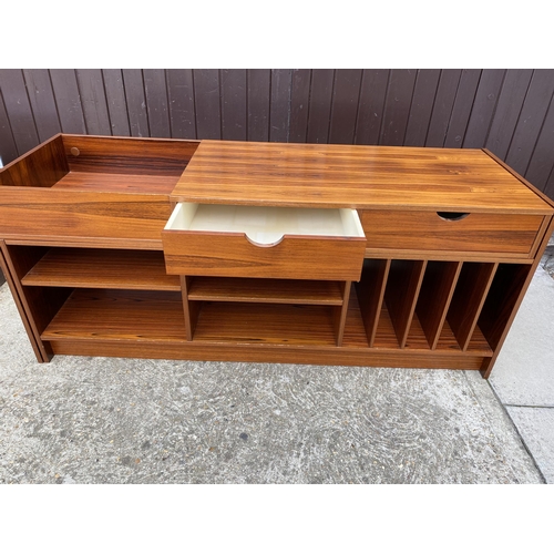 103 - Rare Danish (poss Skovby) versatile reversible and also extendable sideboard/media unit. Length appr... 